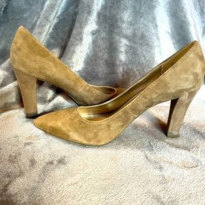 New Anne Klein Beige suede dress heels Size 7M